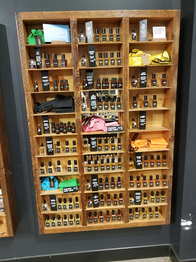 Cosmetics Store «Lush», reviews and photos, 112 E Broadway, Bloomington, MN 55425, USA