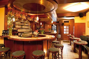 LE Populair Restaurant Bar Cafe image