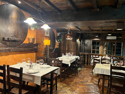 Restaurante El Raitán - Pl. Trascorrales, 6, 33009 Oviedo, Asturias, Spain