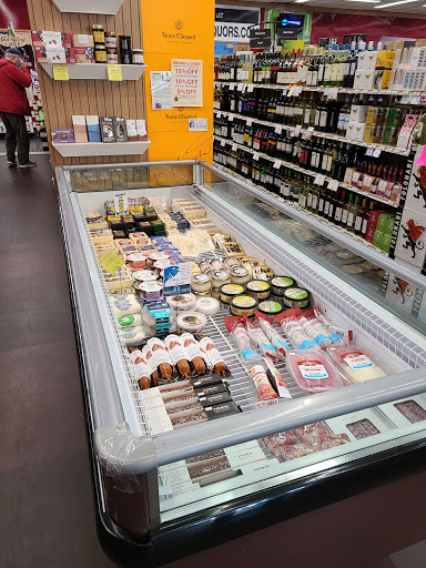 Liquor Store «Julios Liquor», reviews and photos, 140 Turnpike Rd, Westborough, MA 01581, USA