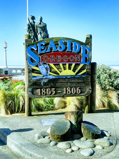Shopping Mall «Seaside Beach Oregon», reviews and photos, 229-299 S Promenade, Seaside, OR 97138, USA