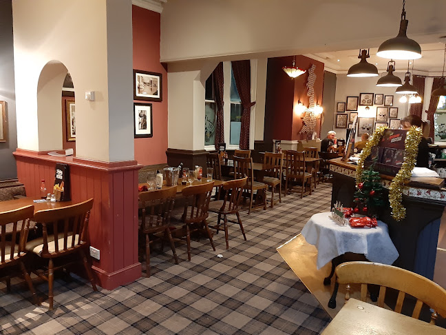 Reviews of Avenue in Gloucester - Pub