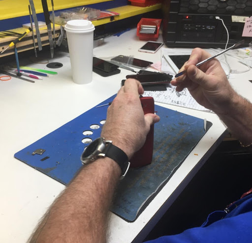 Phone Repair Service «Rob the Phone Doctor», reviews and photos, 3916 S Cleveland Ave, Fort Myers, FL 33901, USA
