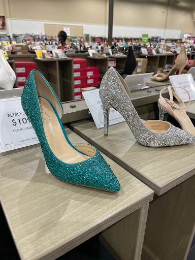Shoe Store «DSW Designer Shoe Warehouse», reviews and photos, 4741 Ashford Dunwoody Rd, Dunwoody, GA 30338, USA