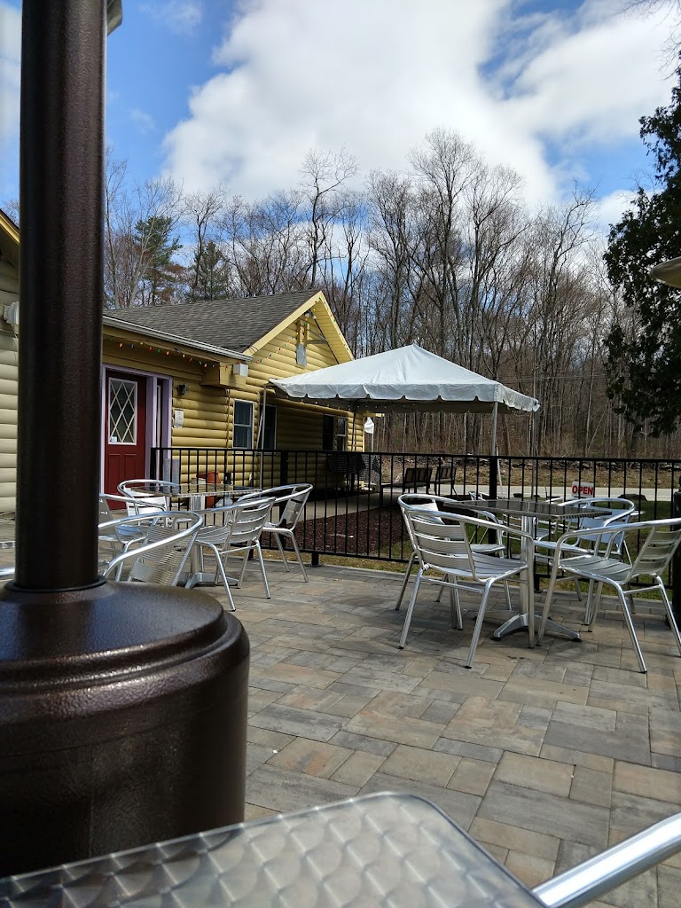 Roberto's Log Cabin Restaurant 06249