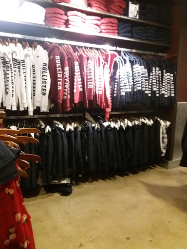Clothing Store «Hollister Co. Outlet», reviews and photos, 4015 S Interstate Hwy 35, San Marcos, TX 78666, USA