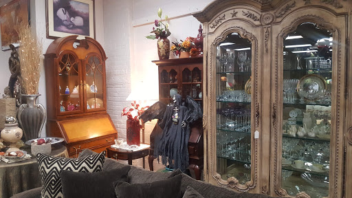 Auction House «RPN Sales & Auction House», reviews and photos, 4451 N Milwaukee Ave, Chicago, IL 60630, USA