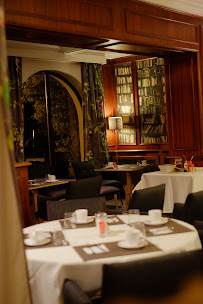 Atmosphère du Restaurant gastronomique Ermitage de Corton à Chorey-les-Beaune - n°14