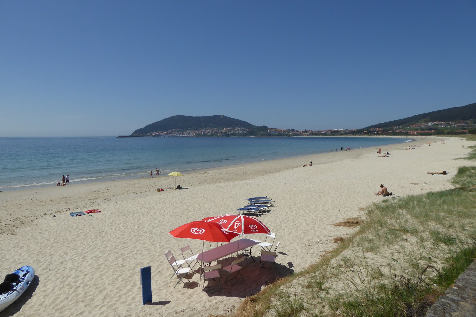 Foto van Langosteira Strand met lange baai