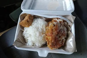 Ayam Geprek Moza Moza dan Es Kacang Merah image