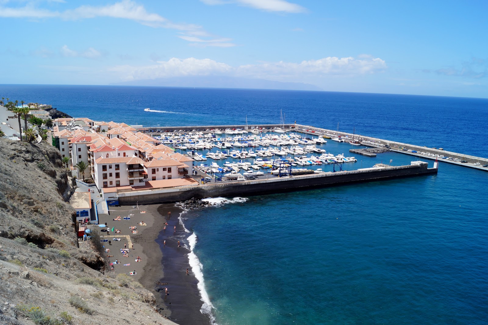 Photo of Playa de los Gigantes with very clean level of cleanliness