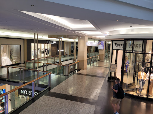 Shopping Mall «The Shops at North Bridge», reviews and photos, 520 N Michigan Ave, Chicago, IL 60611, USA