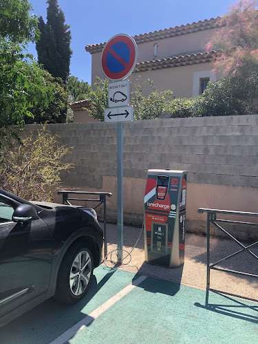 Borne de recharge de véhicules électriques larecharge Charging Station Marseille