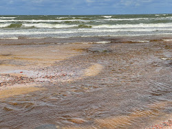 Foto von Uzavas upes beach befindet sich in natürlicher umgebung