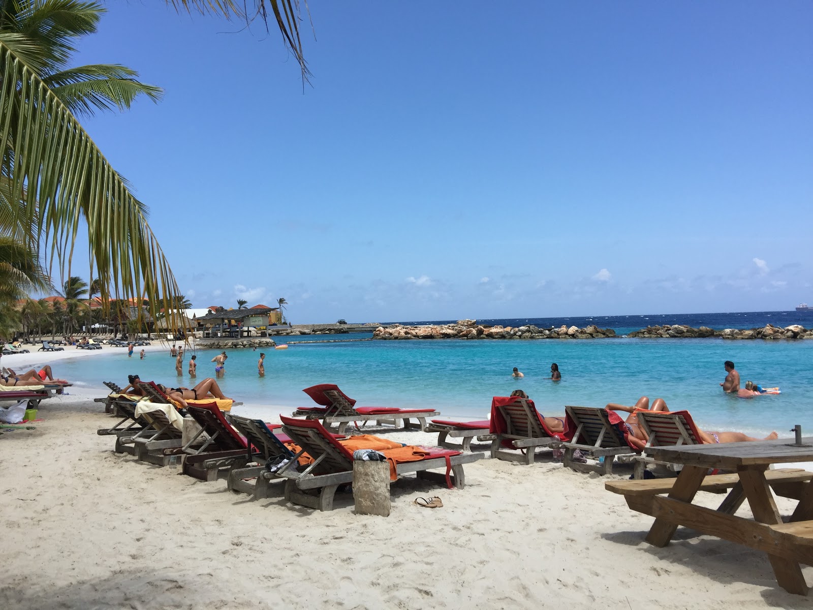 Photo of Mambo beach and the settlement