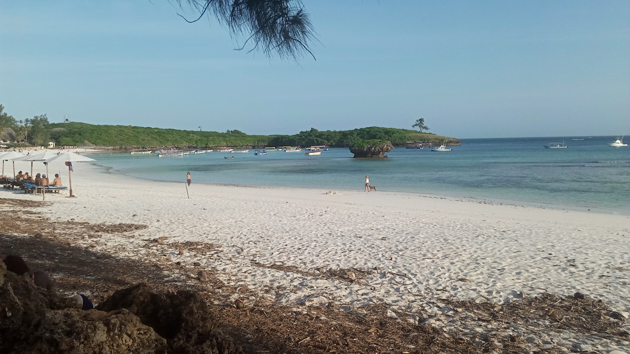 Foto di Spiaggia di Watamu con una superficie del sabbia bianca fine