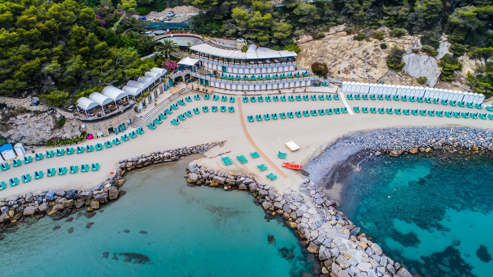 Photo de Andora Marina Beach avec un rivage spacieux