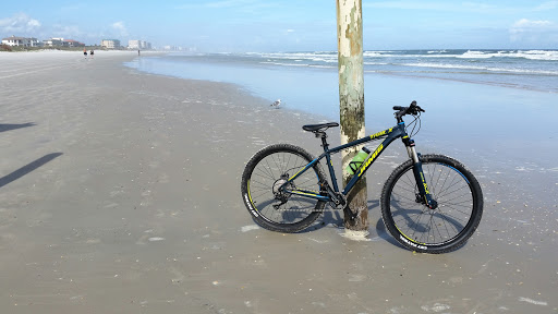 Bicycle Repair Shop «Gemini Ski & Board Center», reviews and photos, 4936 Everhard Rd NW, Canton, OH 44718, USA