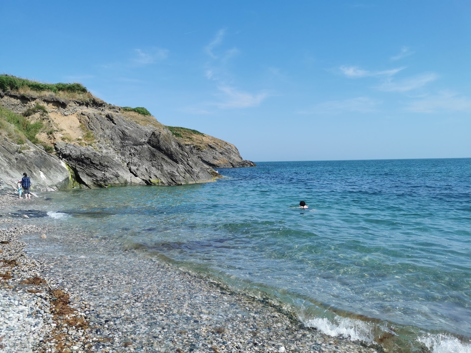 Photo de Glen Beach entouré de montagnes