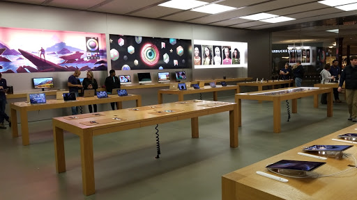 Apple Polaris Fashion Place image 6