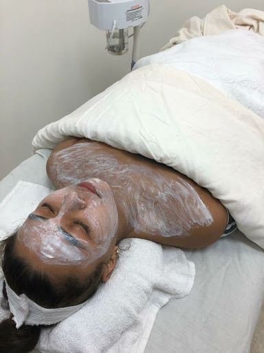 Day Spa «Beautiful Revenge Salon and Spa», reviews and photos, 652 Roosevelt Rd, Glen Ellyn, IL 60137, USA