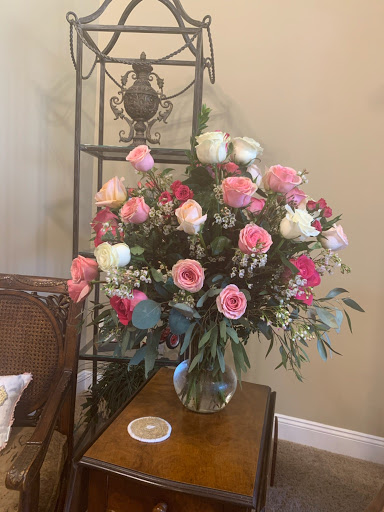 Florist «K & V Florist», reviews and photos, 23 Fee Fee Rd, Maryland Heights, MO 63043, USA