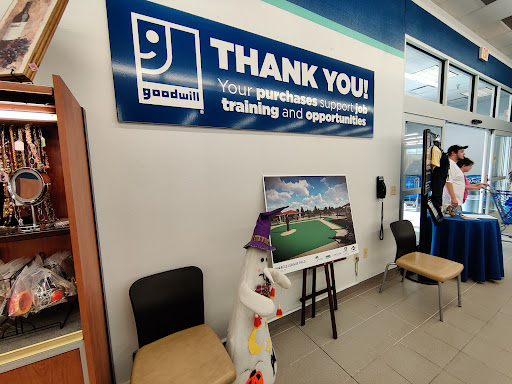 Thrift Store «Lake Hallie Goodwill Retail Store & Training Center», reviews and photos, 2759 S Prairie View Rd, Chippewa Falls, WI 54729, USA