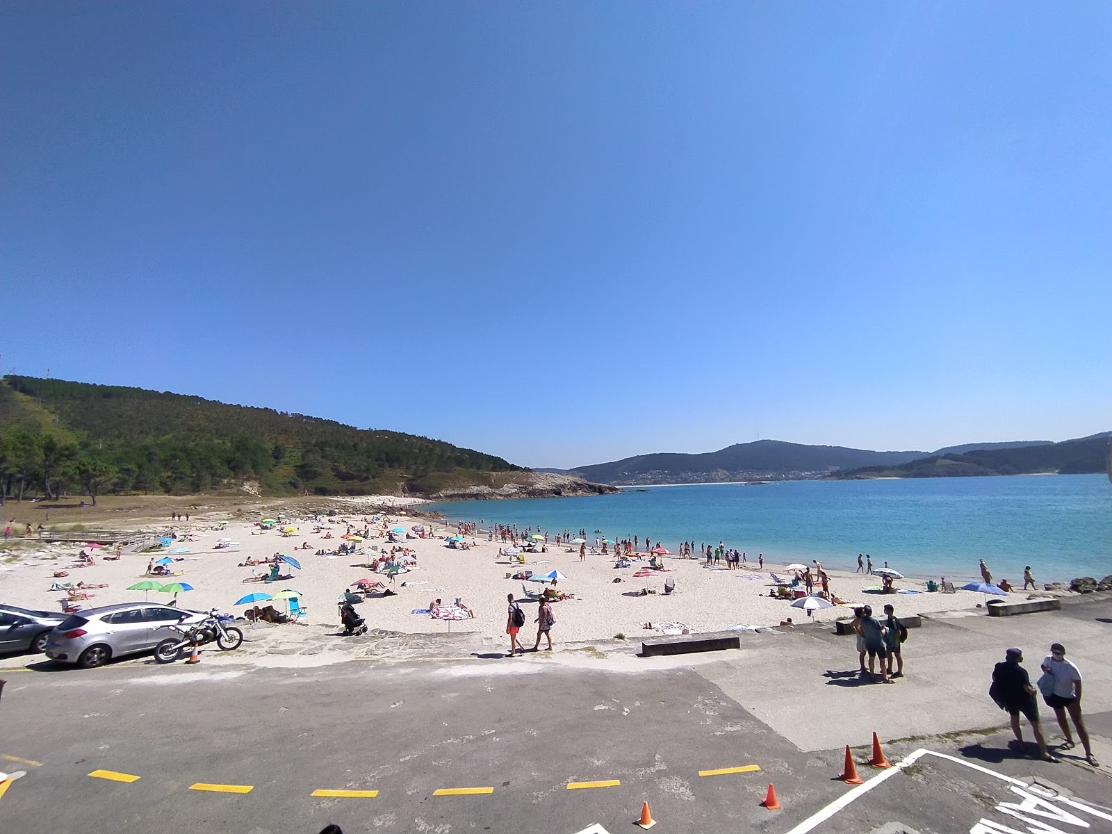 Fotografie cu Praia de Balares cu o suprafață de apa pură turcoaz