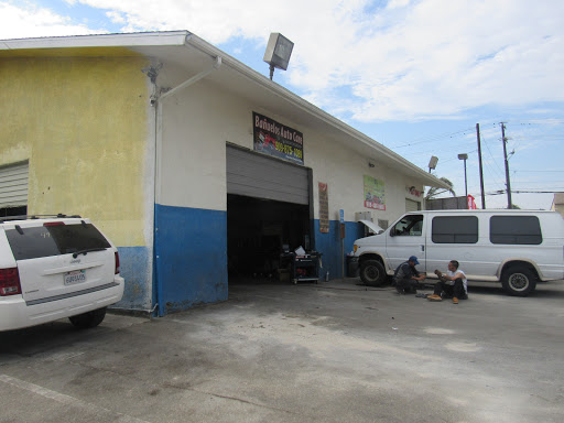 Banuelos Auto Care en Bloomington