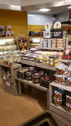 Grocery Store «Super Stop & Shop», reviews and photos, 600 Kinderkamack Rd, Emerson, NJ 07630, USA