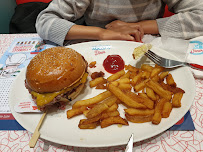 Cheeseburger du Restaurant Holly's Diner à Brétigny-sur-Orge - n°20