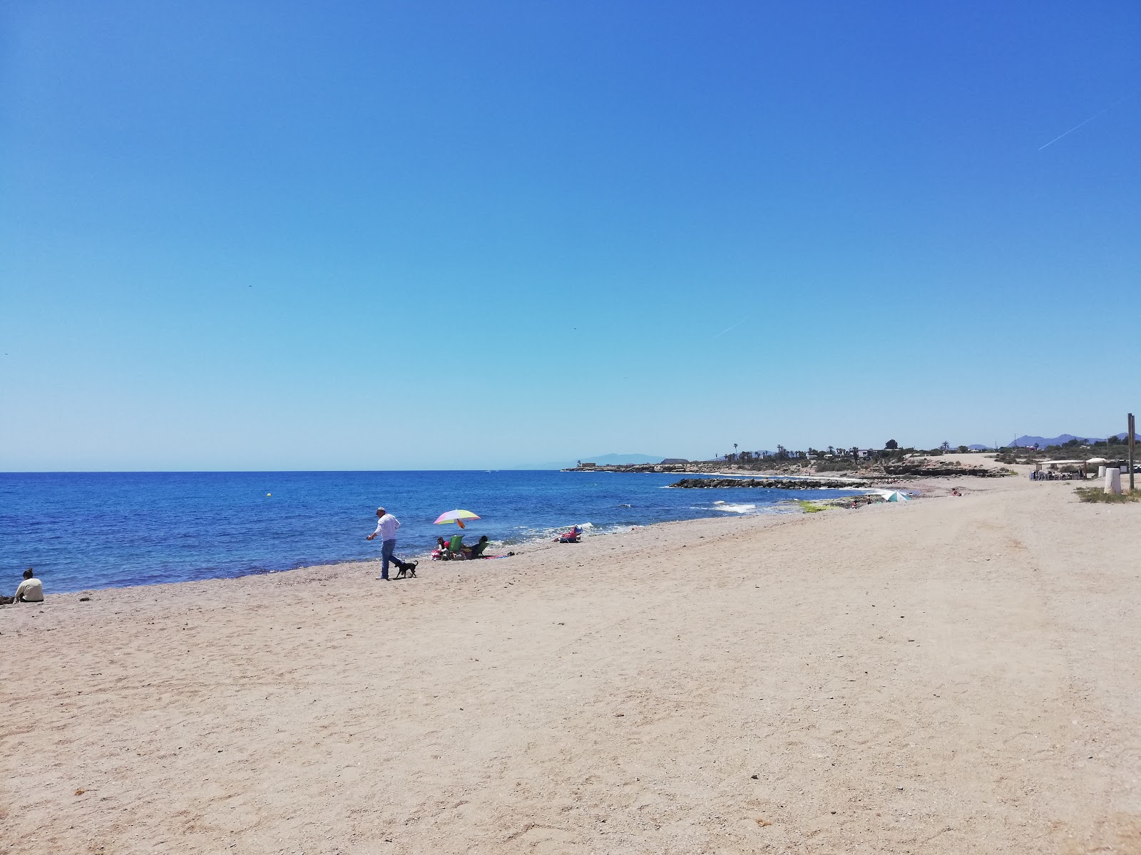 Foto av Playa de la Casica Verde med rymliga multifack