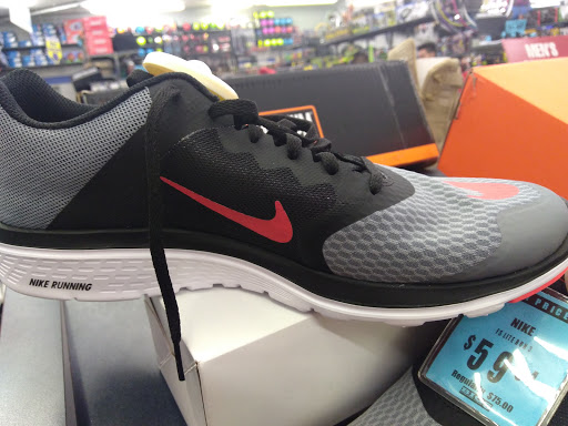 Sporting Goods Store «Big 5 Sporting Goods - Fresno», reviews and photos, 5488 N Blackstone Ave, Fresno, CA 93710, USA