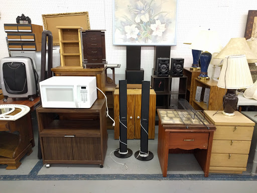 Flea Market «Streetsboro Flea Market - Furniture, Antiques, Collectibles», reviews and photos, 1513 Streetsboro Rd, Streetsboro, OH 44241, USA