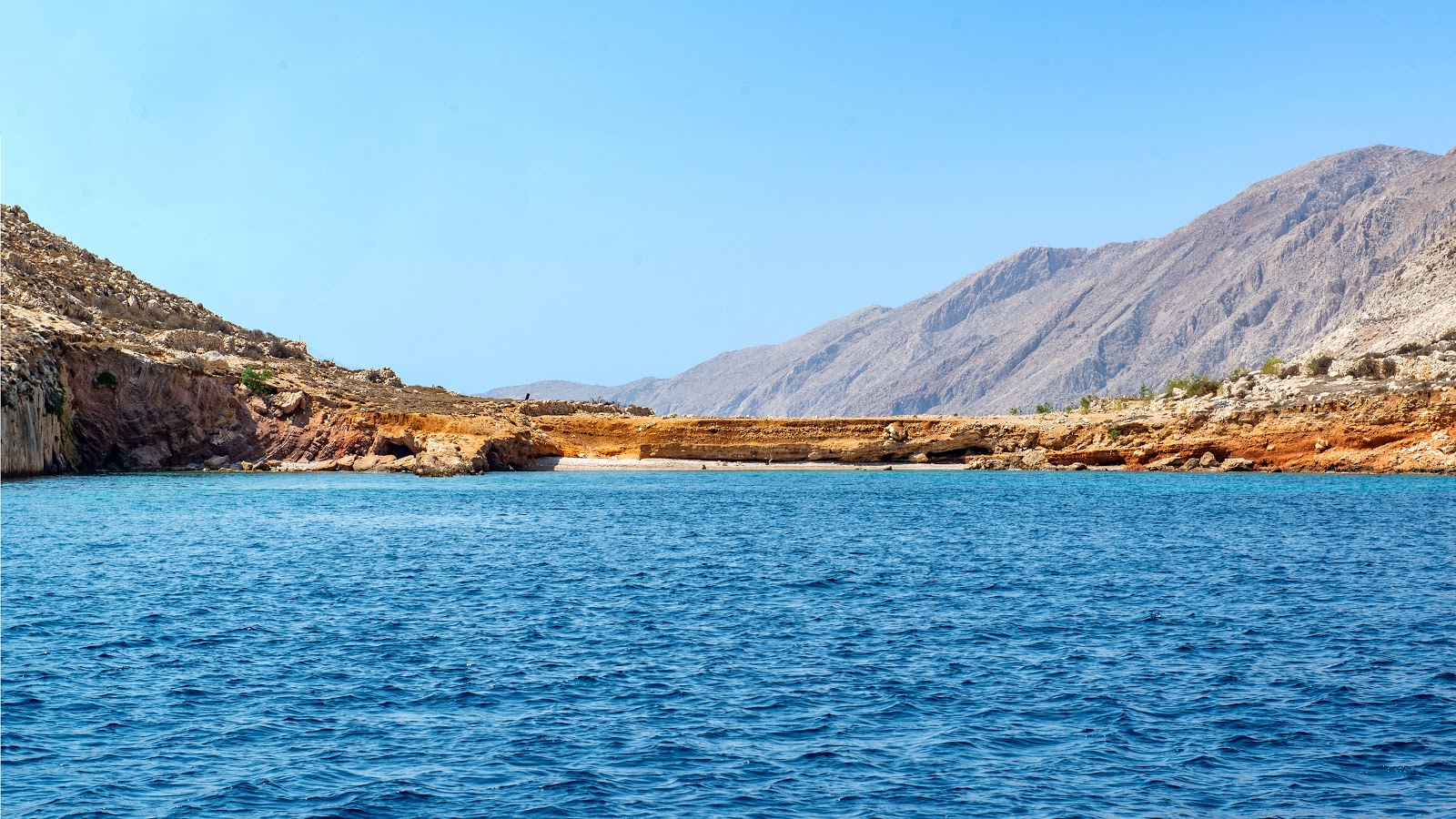 Photo de Trachia beach avec l'eau cristalline de surface