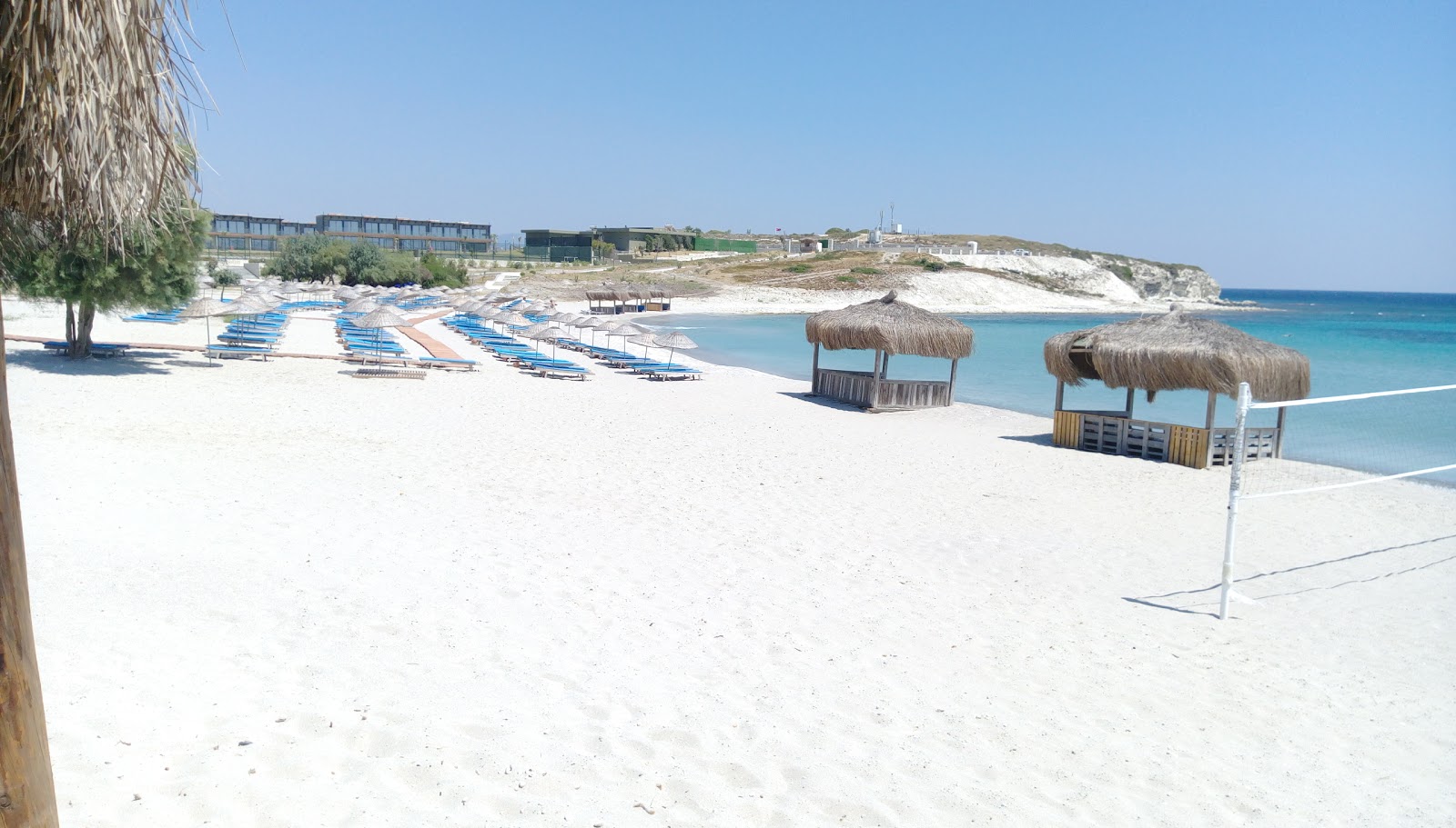 Foto di Piyade Plaji con una superficie del sabbia beige fine