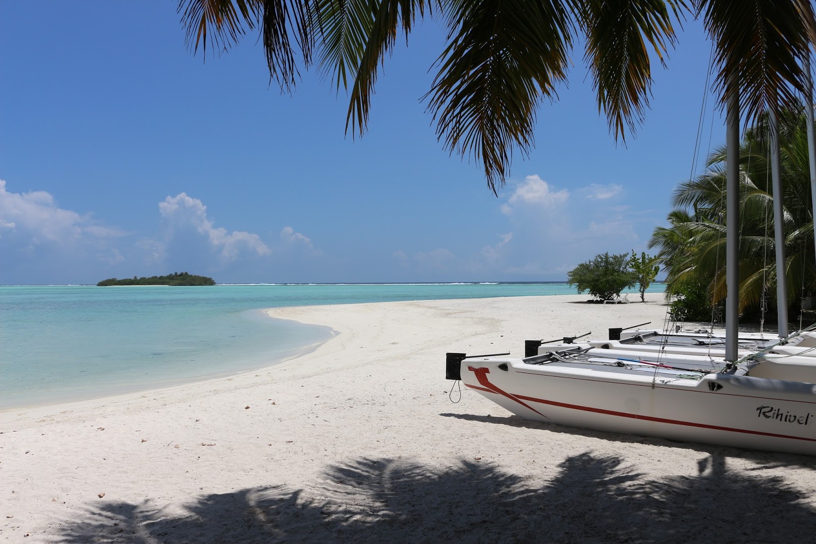 Foto de Playa Rihiveli con arena fina blanca superficie
