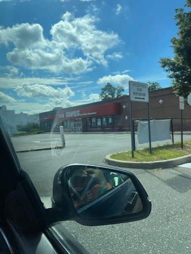 Office Supply Store «Staples», reviews and photos, 1410 Northern Blvd, Manhasset, NY 11030, USA