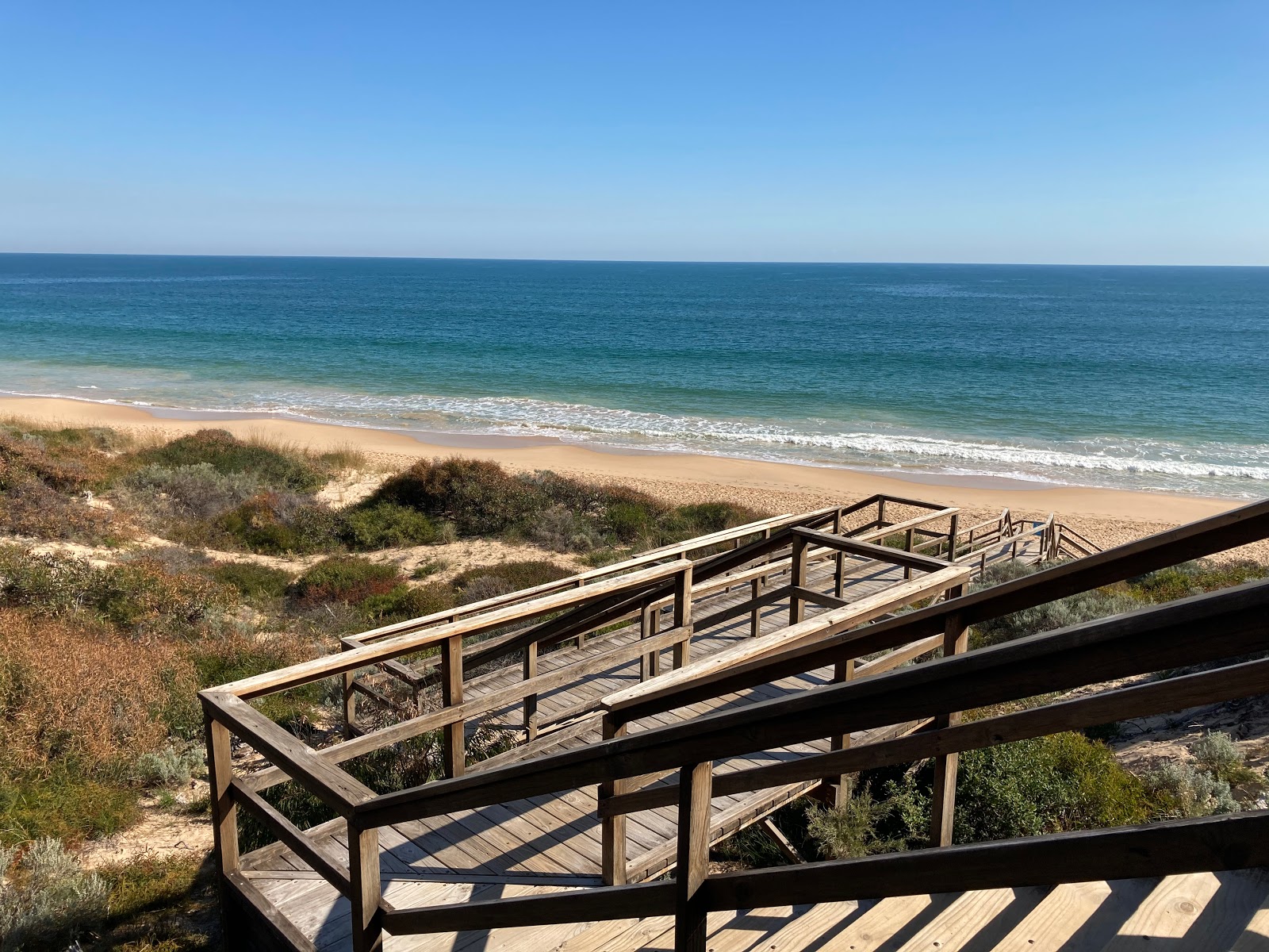 Φωτογραφία του Dalyellup Beach με μπεζ άμμος επιφάνεια