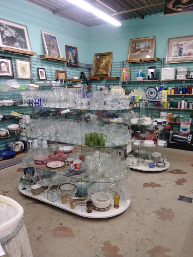 Thrift Store «Family Tree Resale», reviews and photos, 5066 N Lincoln Ave, Chicago, IL 60625, USA