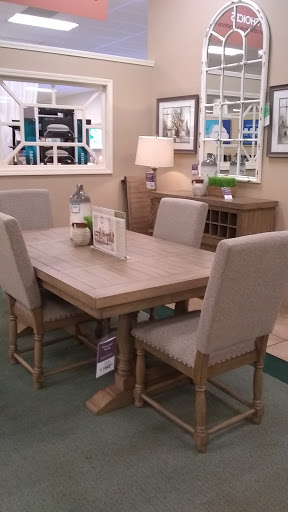 Furniture Store «Raymour & Flanigan Furniture and Mattress Store», reviews and photos, 610 Exterior Street, Bronx, NY 10451, USA