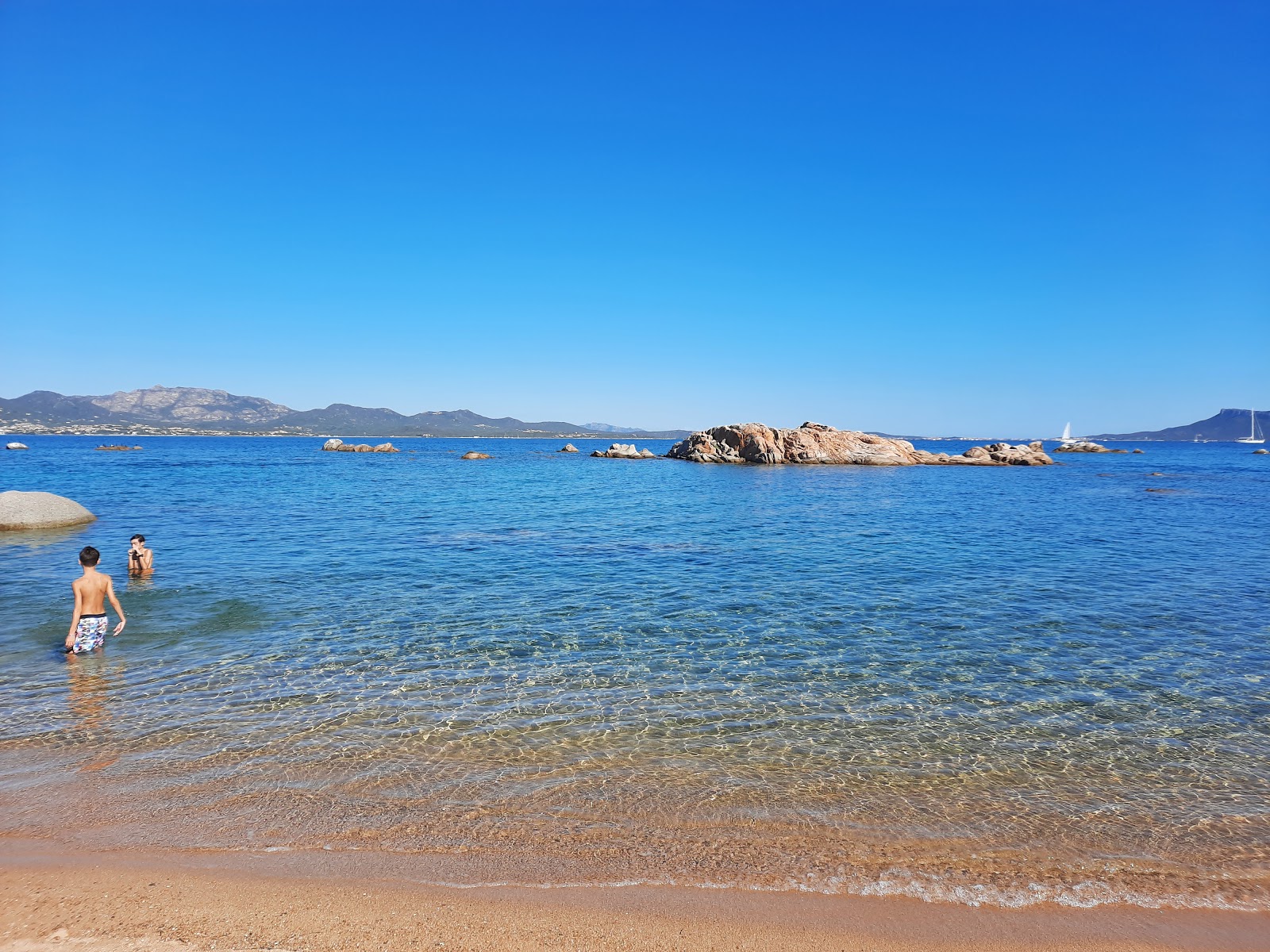 Foto von Poltu Manzu Strand und seine wunderschöne Landschaft