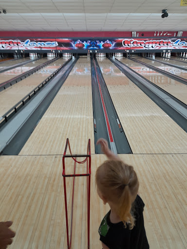 Bowling Alley «King Pin Lanes», reviews and photos, 321 Crews St, Lawrenceburg, TN 38464, USA