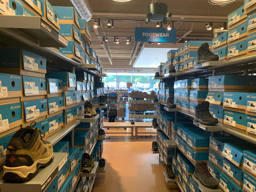 Sportswear Store «Columbia Sportswear Outlet Store at Prime Outlets Williamsburg», reviews and photos, 5711-37 Richmond Rd, Williamsburg, VA 23188, USA