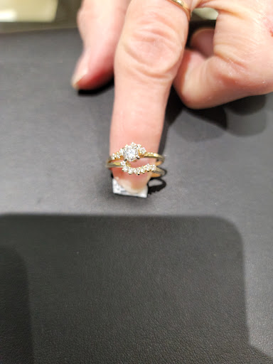 Jeweler «Southfield Gold & Diamond Inc», reviews and photos, 3201 S Dort Hwy, Flint, MI 48507, USA