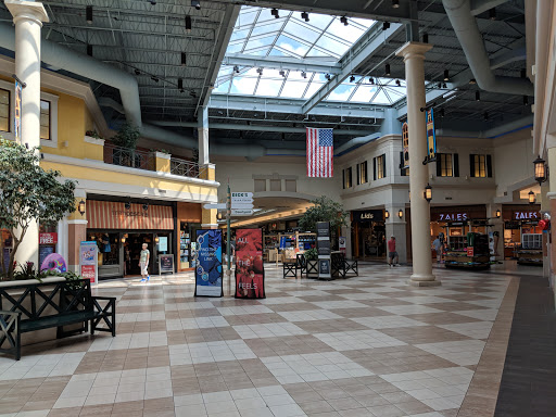 Shopping Mall «Market Place Shopping Center», reviews and photos, 2000 N Neil St, Champaign, IL 61820, USA