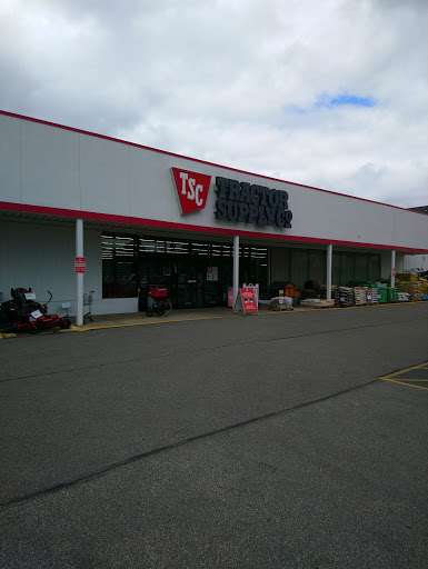 Home Improvement Store «Tractor Supply Co.», reviews and photos, 1149 E Main St, Ravenna, OH 44266, USA
