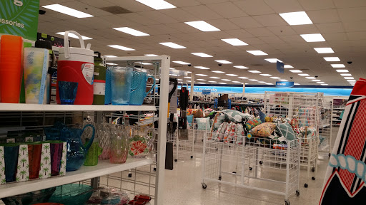 Clothing Store «Ross Dress for Less», reviews and photos, 2180 MacArthur Rd, Whitehall, PA 18052, USA