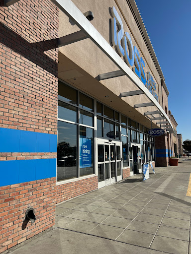Clothing Store «Ross Dress for Less», reviews and photos, 2220 Daniels St, Manteca, CA 95337, USA