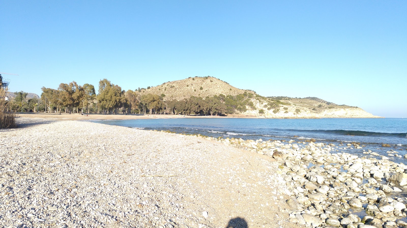 Valokuva Torresin rantaista. pinnalla sininen vesi:n kanssa